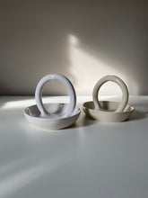 Load image into Gallery viewer, Stem Holder with Plate Mini (Snow Glaze)