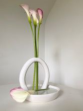Load image into Gallery viewer, PRE-ORDER Stem Holder with Plate (Snow Glaze)