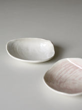 Load image into Gallery viewer, Venus Clam Shell (Natural)