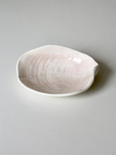 Load image into Gallery viewer, Venus Clam Shell (Classic)