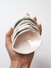 Load image into Gallery viewer, Venus Clam Shell (Classic)