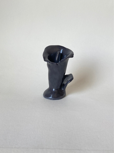 Calla Lily (Black Porcelain, Small)