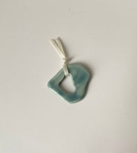 Load image into Gallery viewer, Abstract Shape Charm
