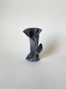 Calla Lily (Black Porcelain and Sand, Small)