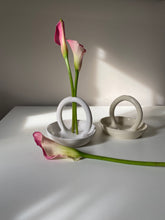 Load image into Gallery viewer, Stem Holder with Plate Mini (Snow Glaze)
