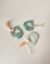 Load image into Gallery viewer, Abstract Shape Charm
