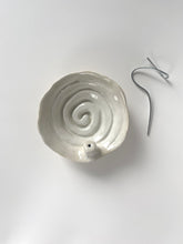 Load image into Gallery viewer, Spiral Bowl Stem Holder (White Clay)

