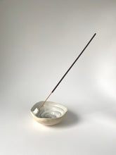 Load image into Gallery viewer, Spiral Bowl Stem Holder (White Clay)
